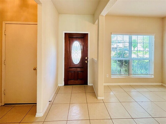 Building Photo - 14851 Fir Knoll Way