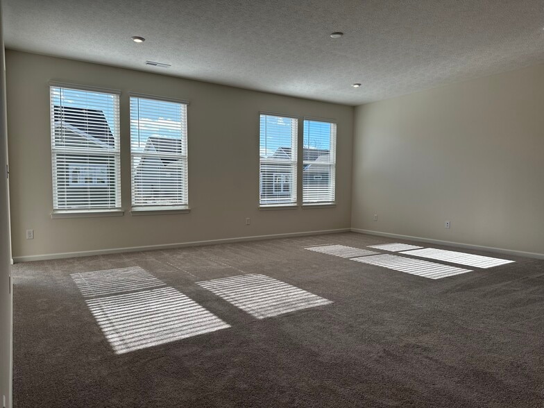 Building Photo - 1242 Fairstone Dr