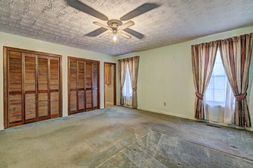 Building Photo - 503 Fayetteville Rd