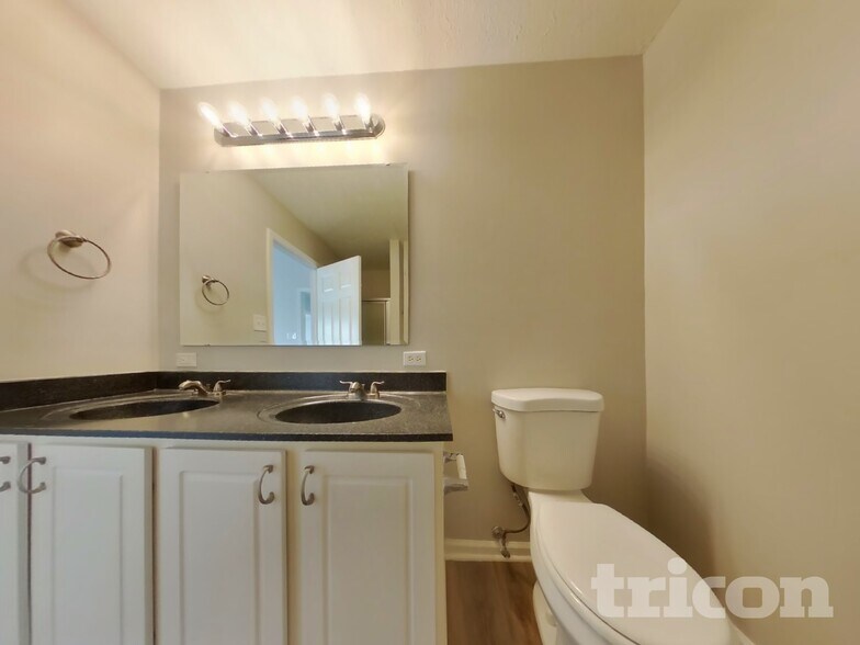 Building Photo - 1003 Pine Ridge Way