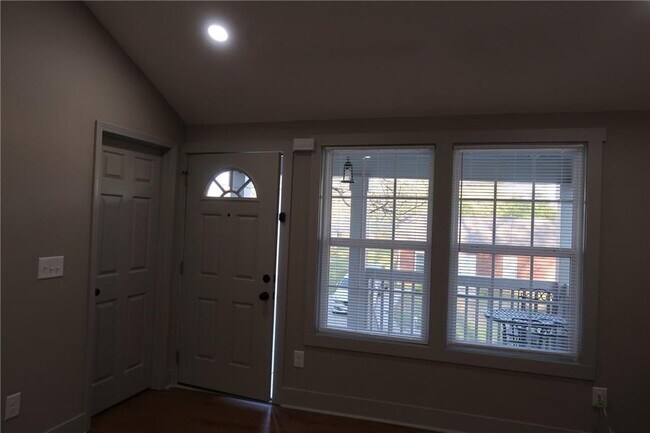 Building Photo - 7 N Annie St