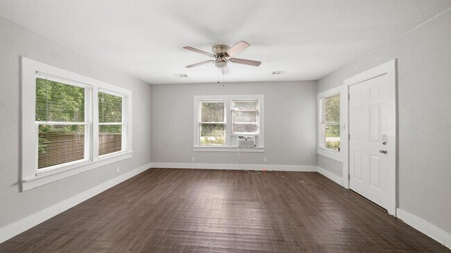 Building Photo - 1164 3 Rd St