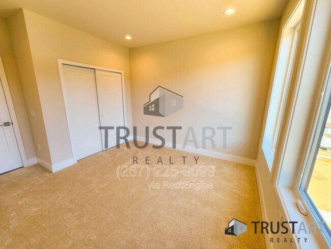 Building Photo - 3150 Parkview Walk