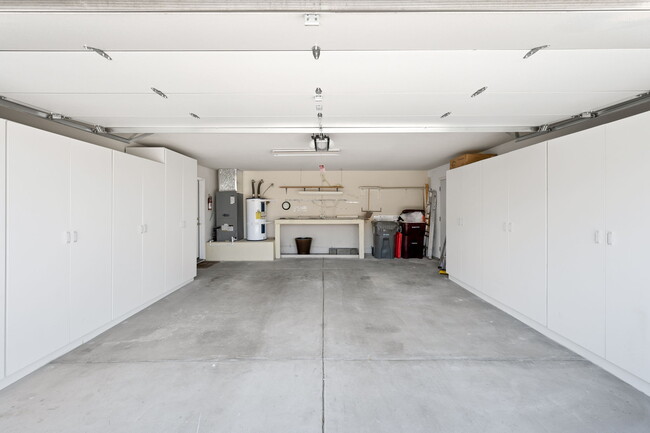 2 car garage with storage cabinets - 53715 Avenida Rubio