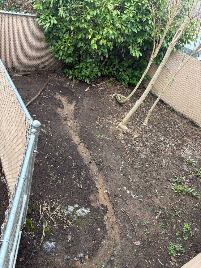 Building Photo - 3 Bedroom Duplex on Bailey Hill Rd