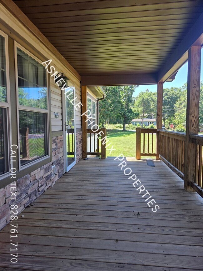 Building Photo - 909 Aiken Rd
