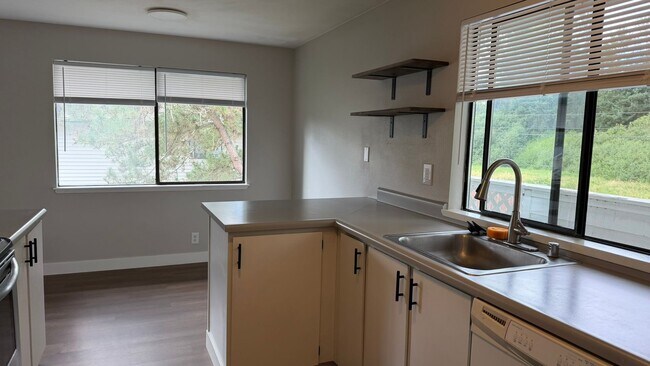 Building Photo - Updated 2BR Condo in Prime Bothell Location | Private Garage