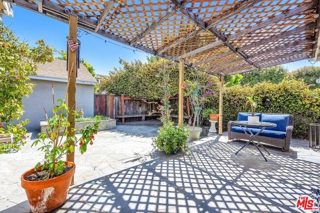 Building Photo - 11118 Franklin Ave