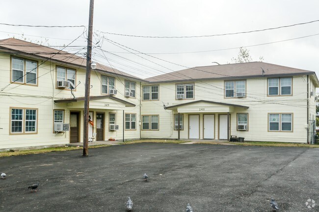 Building Photo - Bastrop Plaza Apartments