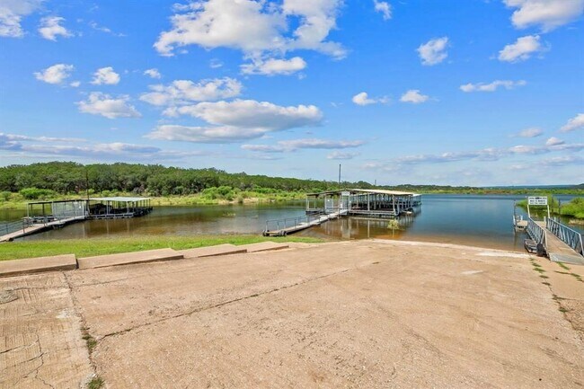 Building Photo - 418 Bedford Dr