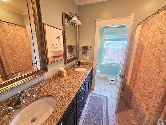 Building Photo - 3002 Brook Park Dr SE