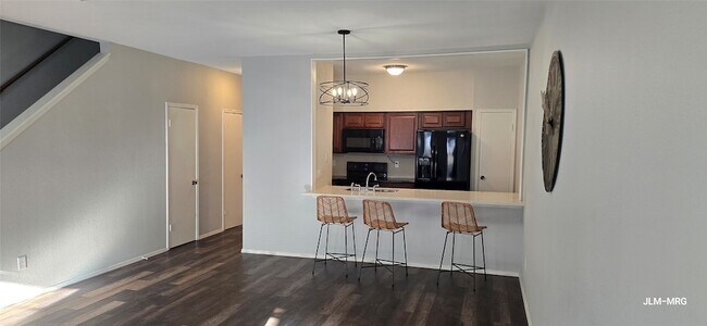 Building Photo - 17471 Red Oak Dr