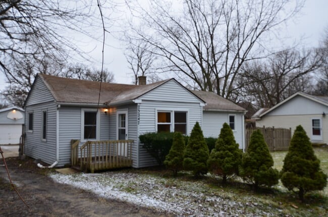 Primary Photo - 23247 W N Lakewood Ln