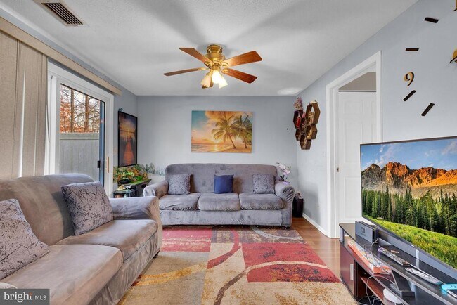 Building Photo - 89 Doe Ct