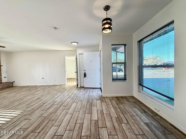 Building Photo - 10833 Cardigan Dr