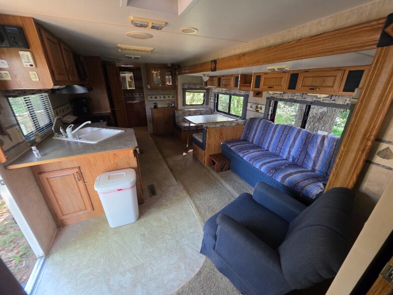 Building Photo - 185 Dogwood Rd