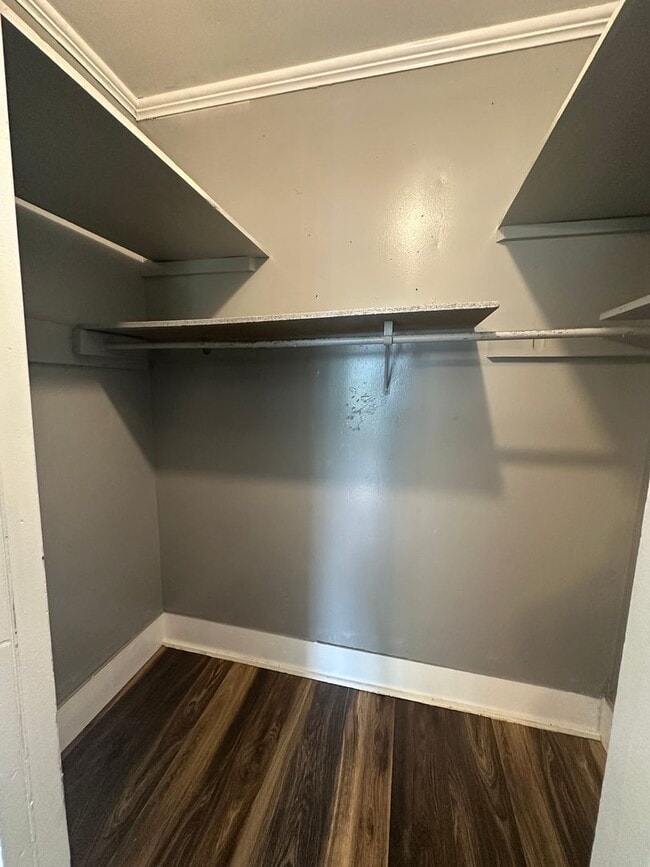 Building Photo - Gorgeous 3 bedroom Home In