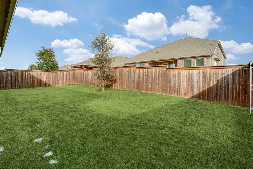 Building Photo - 4546 Frost Ave