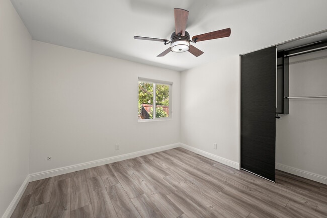 Building Photo - 10518 Pine Grove St