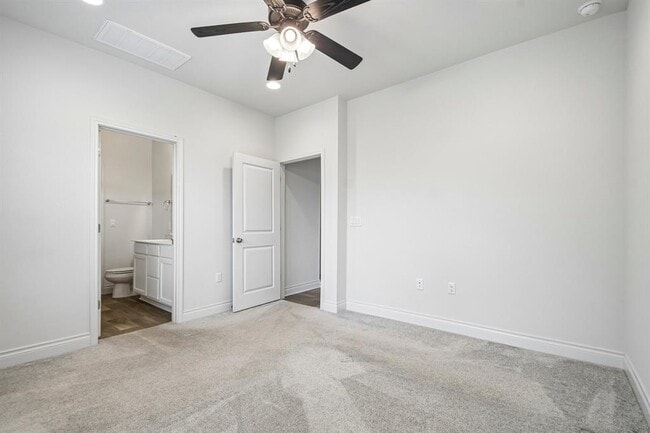 Building Photo - 10213 Forest Grove Dr