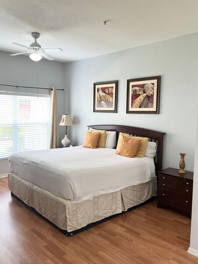 Building Photo - Fully Furnished 4 Bedroom 3 Bath Townhome ...