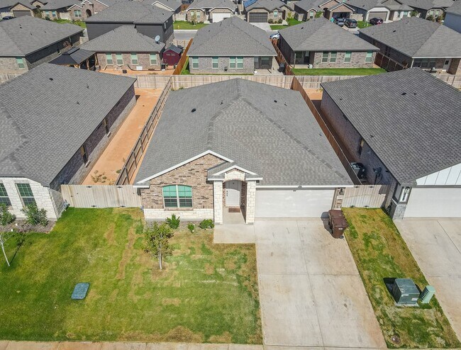 Building Photo - 2207 Matheson Dr