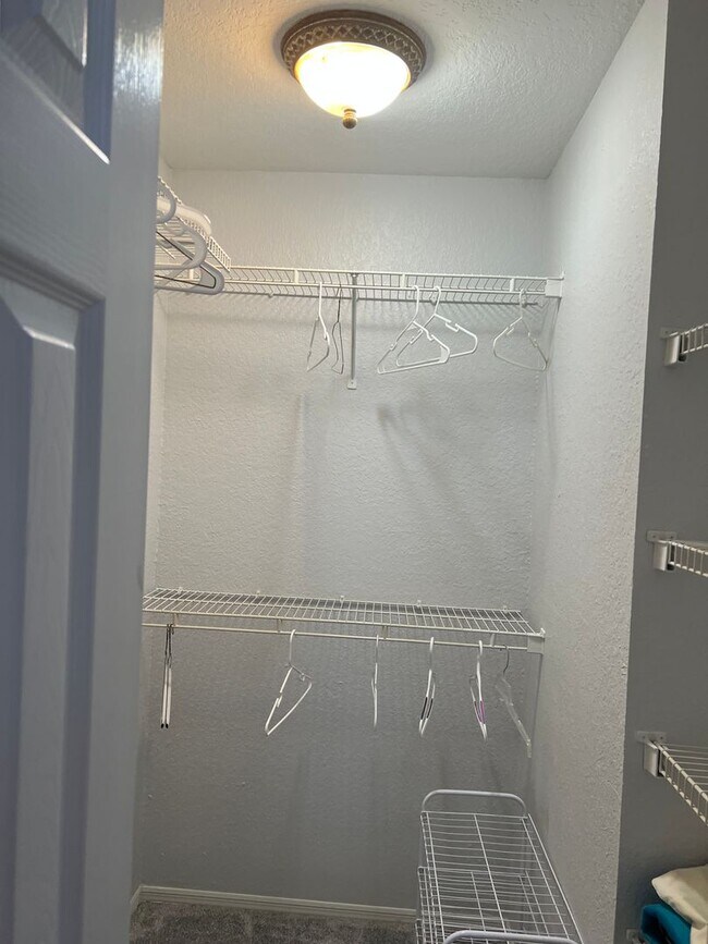 Building Photo - Annual Turnkey Ground floor Furnished Condo in downtown Sarasota