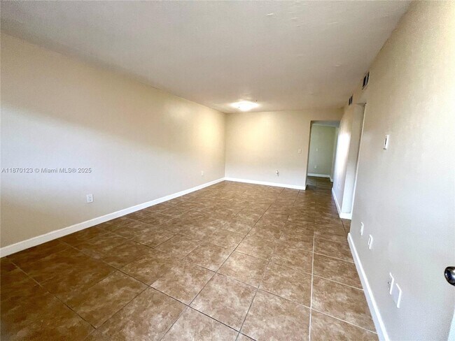 Building Photo - 1340 W 41st St