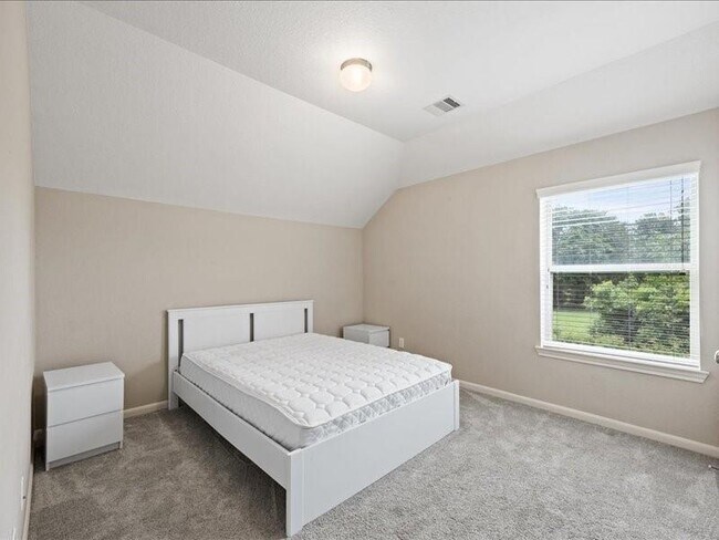 Building Photo - 1614 Mahan Dr