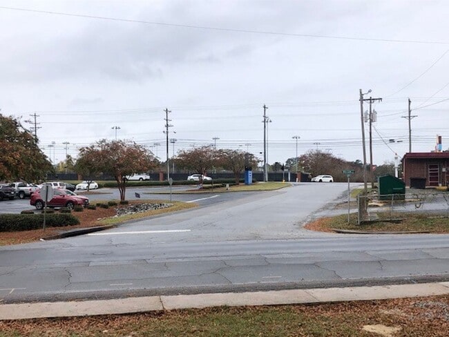 Building Photo - 544 Willson St