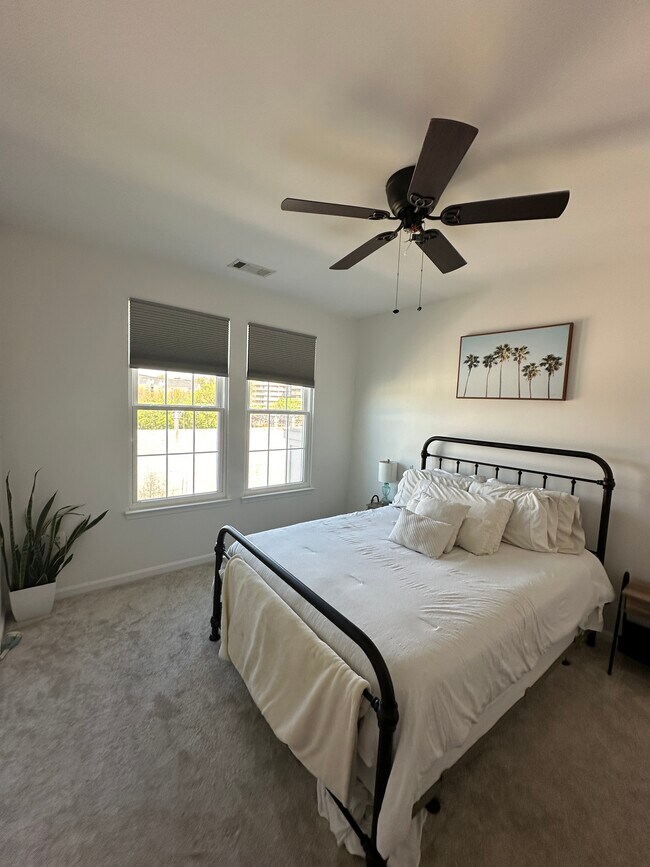 Building Photo - 2465 Army Navy Dr