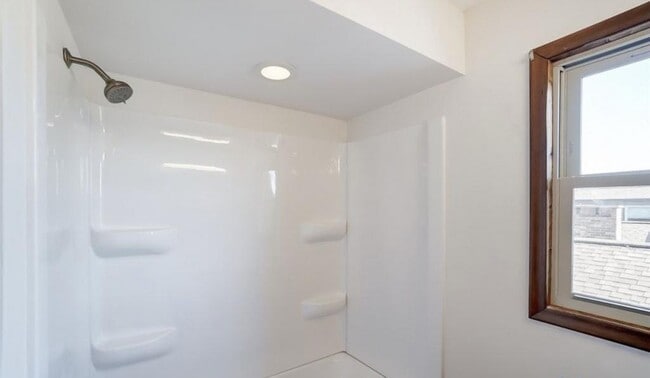 Building Photo - 128 Alpine Dr