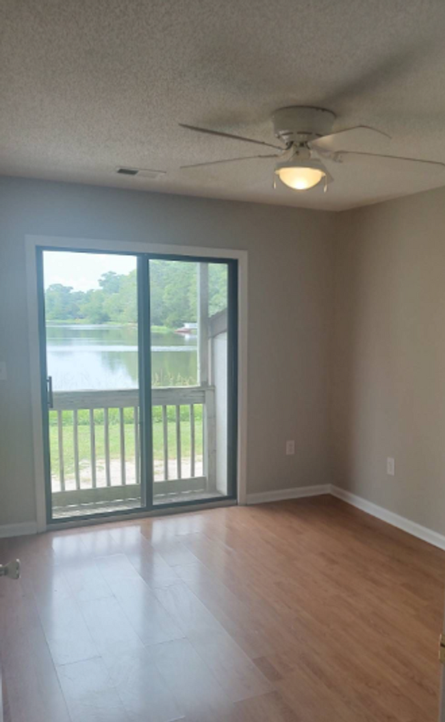 Building Photo - Heart of Myrtle Beach! 2 Bed/1 Bath w/ gor...