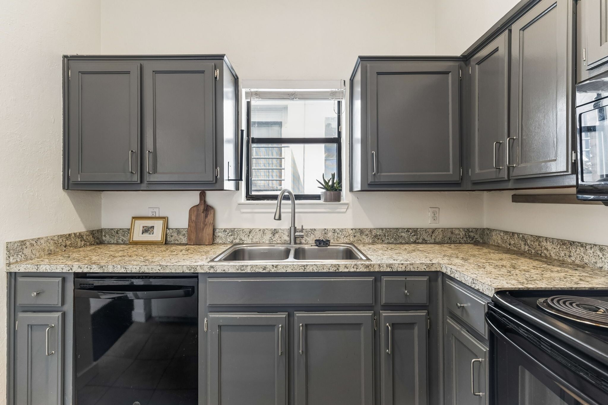 Kitchen - 1404 Norwalk Ln