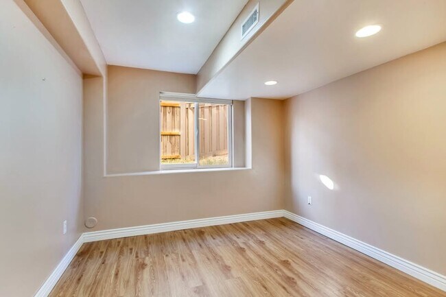 Building Photo - 6924 Chippewa Dr