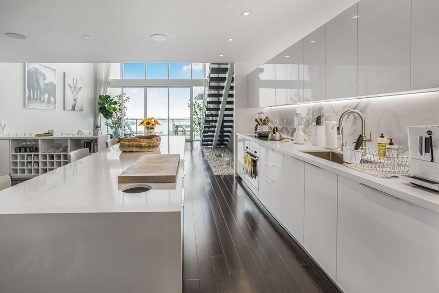 Building Photo - 1040 Biscayne Blvd