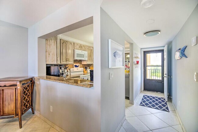 Building Photo - 4250 N Hwy A1A