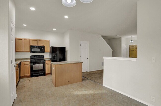 Building Photo - Updated 2-Bed Townhome Just Minutes from F...
