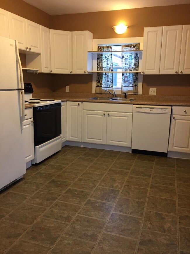 Building Photo - 1221 America Ave NW