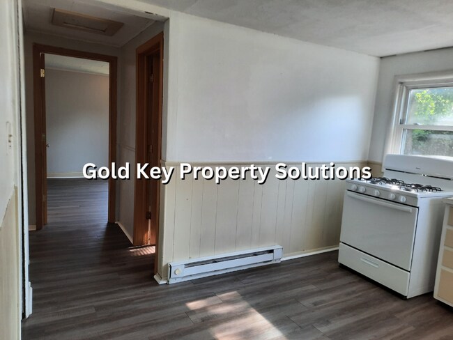 Building Photo - 4 BR 1 BA House Near Ball State with Washe...
