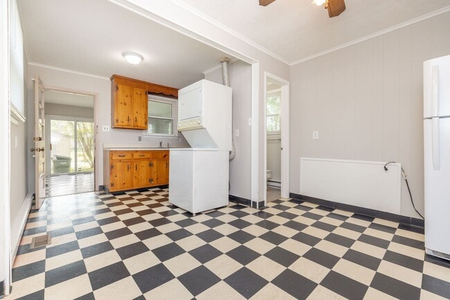 Building Photo - Freshly Renovated 2-Bedroom Home in Quiet ...