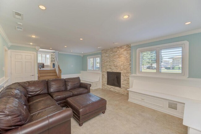 Building Photo - 16829 Creekside Ave