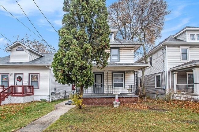 Building Photo - 209 E Mt Hope Ave