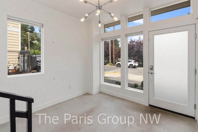 Building Photo - Modern 2BR Columbia City/Hillman City Town...