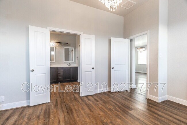 Building Photo - 5530 Pin Pt