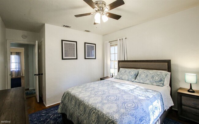 Building Photo - 2 br, 1 bath Duplex - 1319 East 53rd Street
