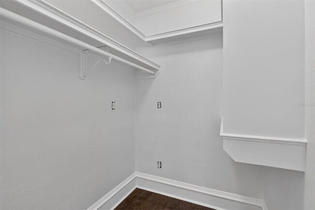 Building Photo - 433 SE 7th St