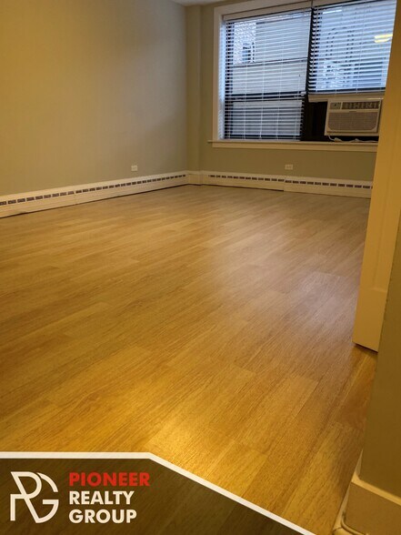 Building Photo - 429 W Wellington Ave