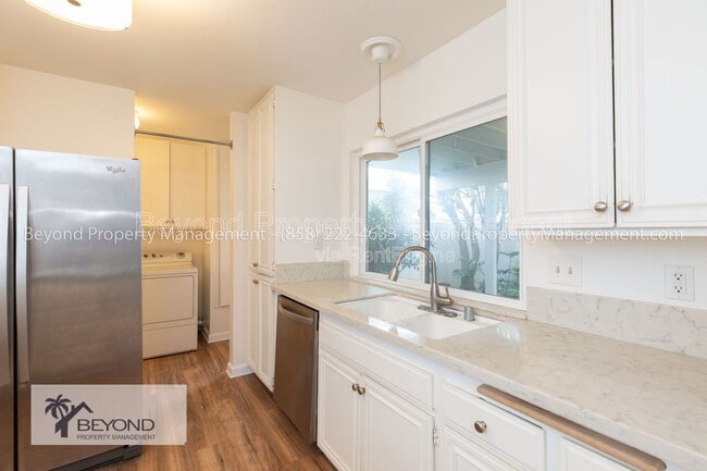 Building Photo - 1335 Caminito Septimo