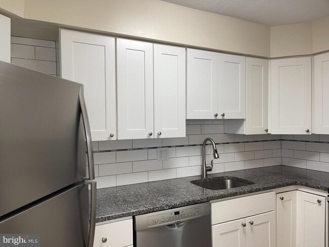 Building Photo - 1420 Locust St